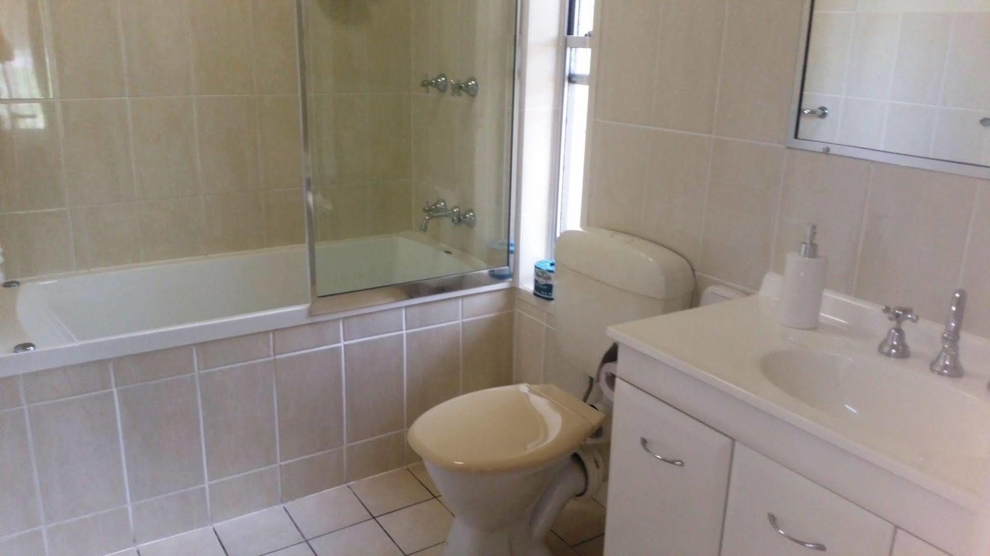 Bundaberg Coral Villa Motor Inn Экстерьер фото