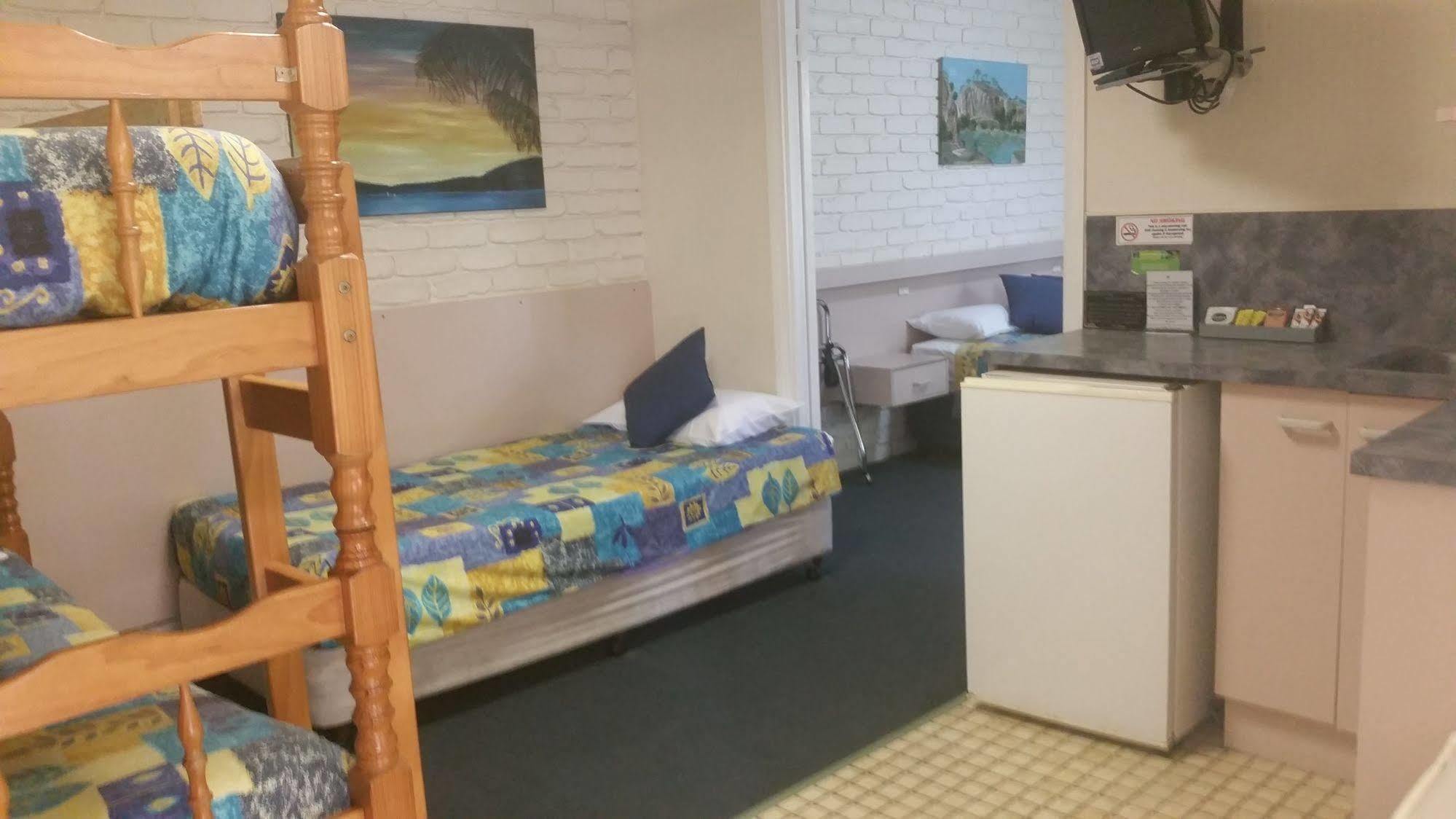 Bundaberg Coral Villa Motor Inn Экстерьер фото