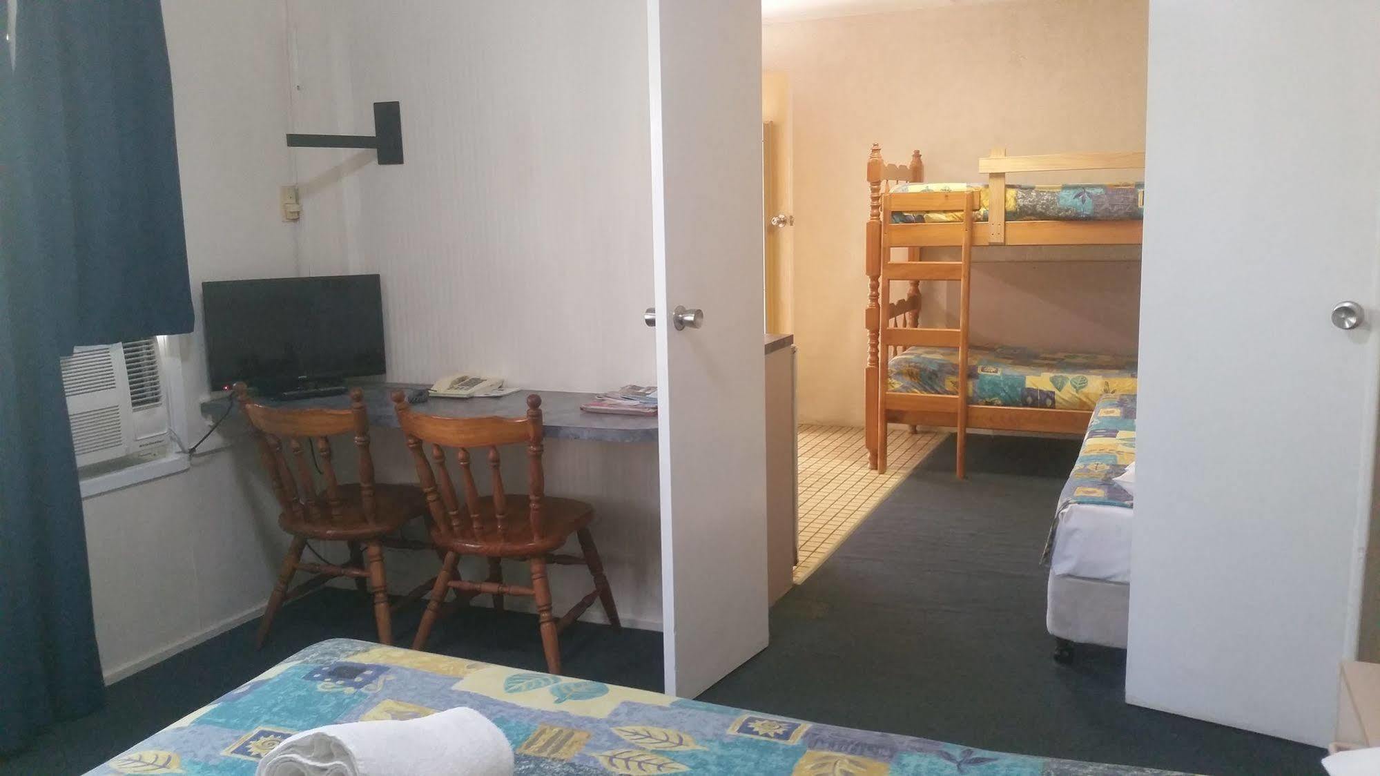 Bundaberg Coral Villa Motor Inn Экстерьер фото